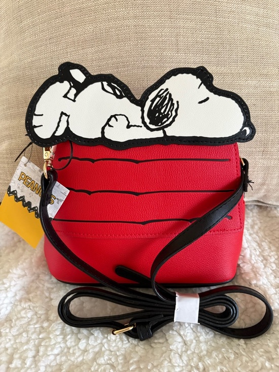 Peanuts Handbags - Peanuts Snoopy Red Doghouse Crossbody Bag